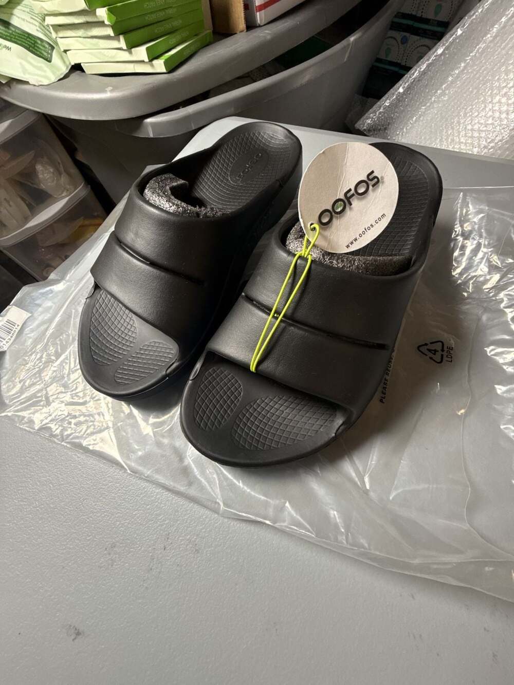 Oofos Ooahh Recovery Slides Black Size M8/W10